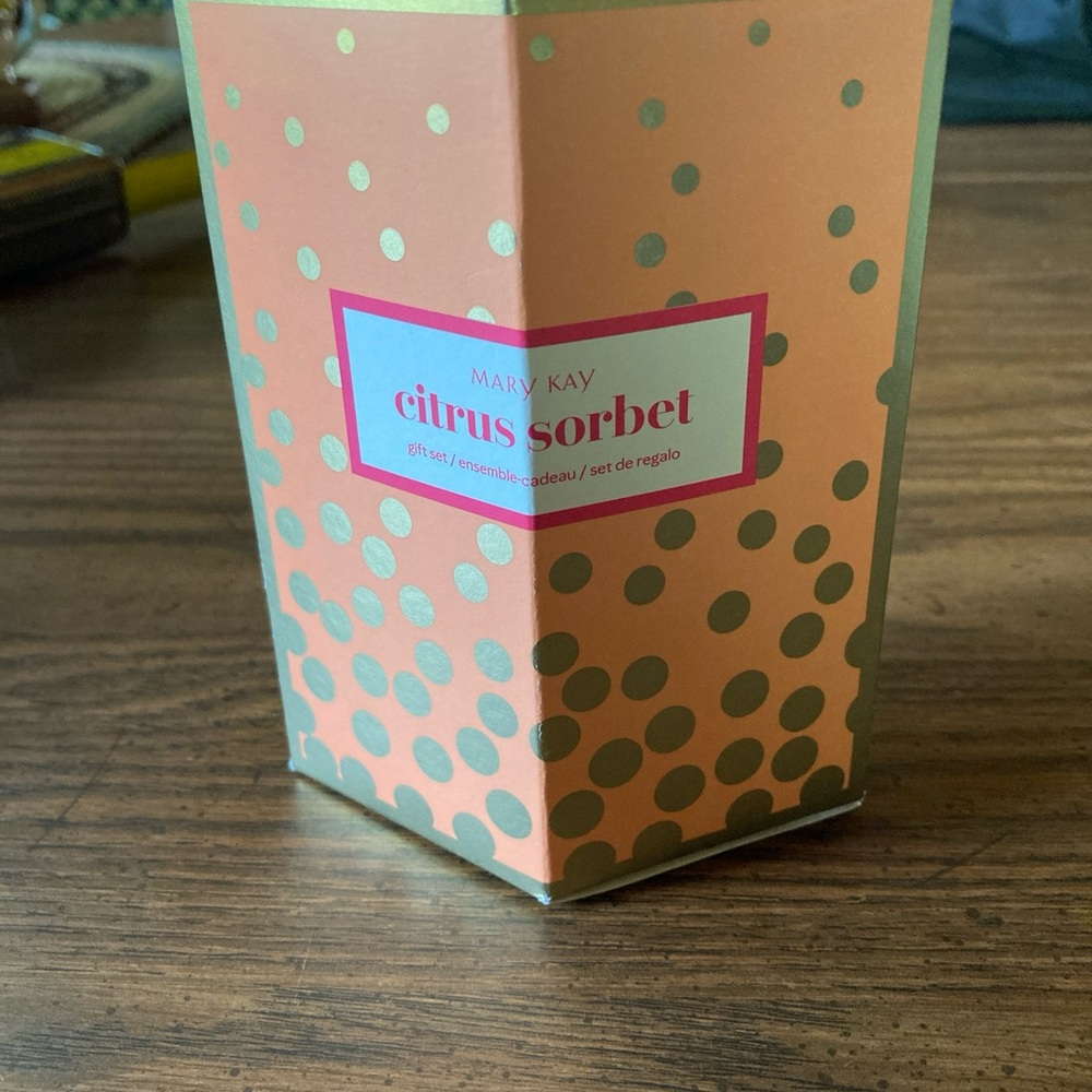 Mary Kay citrus sorbet kit 0.3 fl ounce lip balm and 2.5 fl ounce hand cream